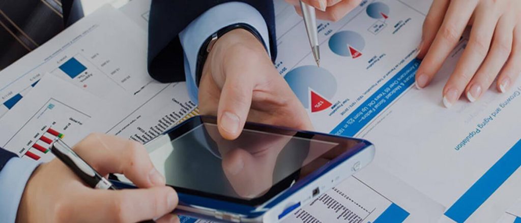 Advantages and Disadvantages of Outsourcing Your Bookkeeping | Hammer Jack 